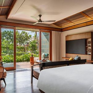 Studio King Suite Complimentary 60-minute massage two min or more